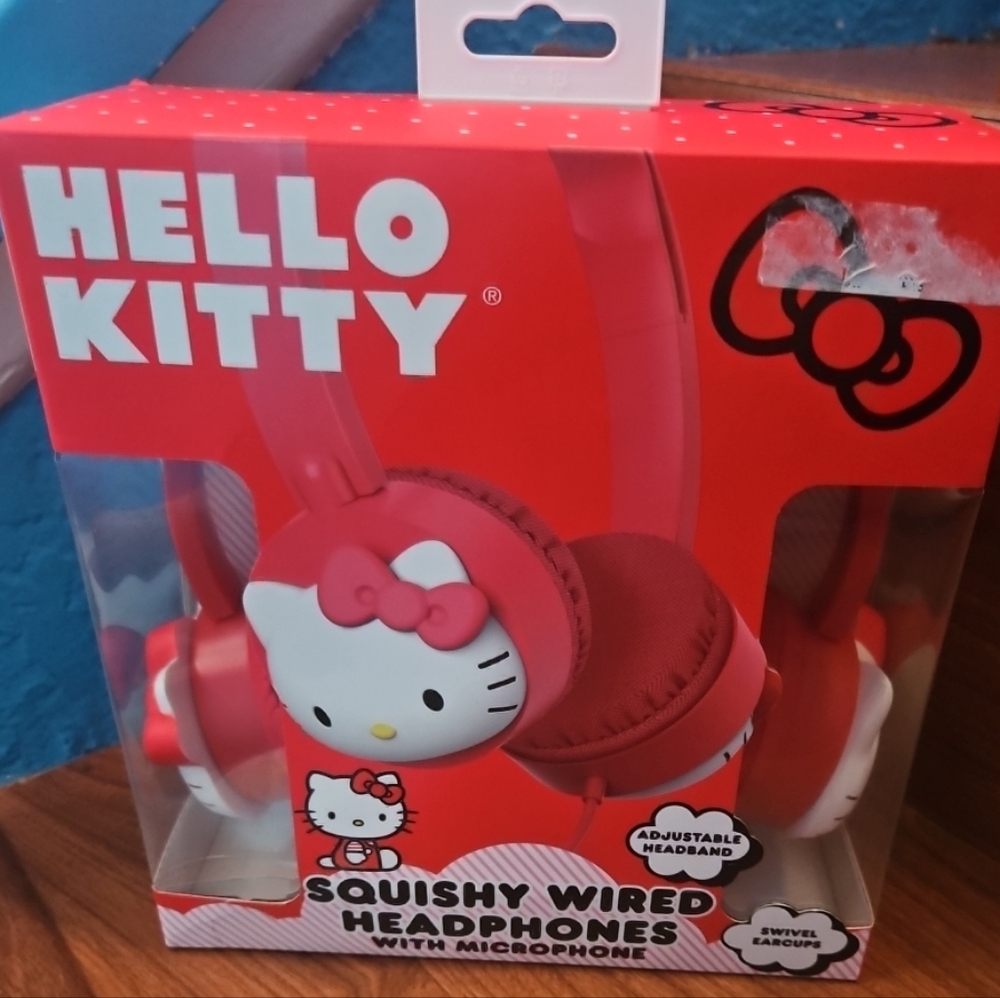 NWT Sanrio Hello Kitty Squishy Wired Headphones w/Built-In Microphone